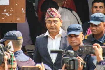 टोपबहादुर रायमाझीलाई तीन दिन हिरासतमा राख्न अनुमति :सांसद पद बाट निलम्बनमा